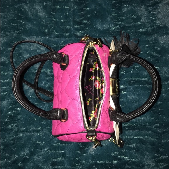 NWOT Betsey Johnson Bow Crossbody GORGEOUS - Picture 7 of 8